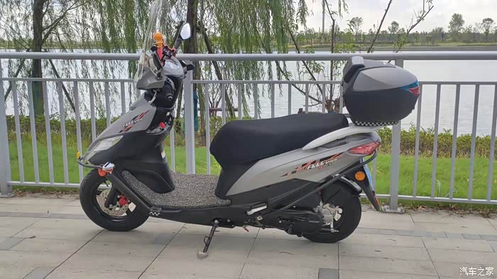 北京入手铃木uu125百年纪念版蚕丝灰色小摩托多图慎入