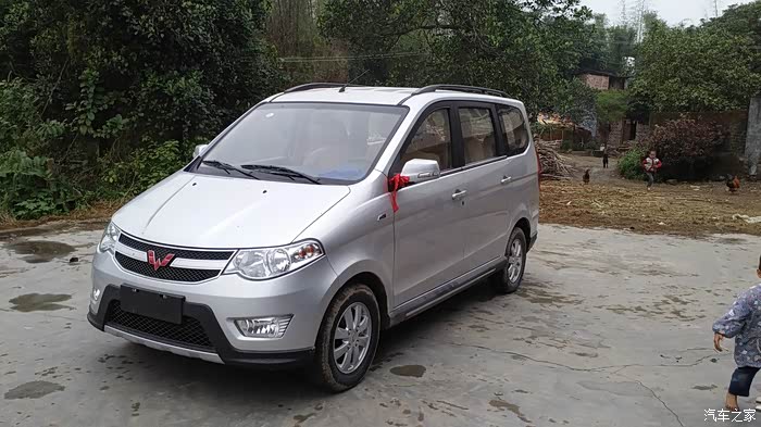 【图】最近想入手宏光s,家用加拉货,哪个颜色最好看_五菱宏光论坛