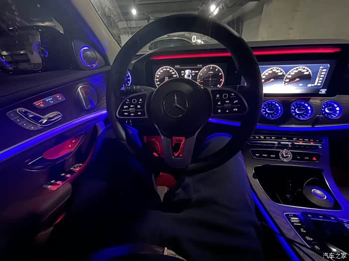 个人出售精品20款奔驰e300殊享黑车立标