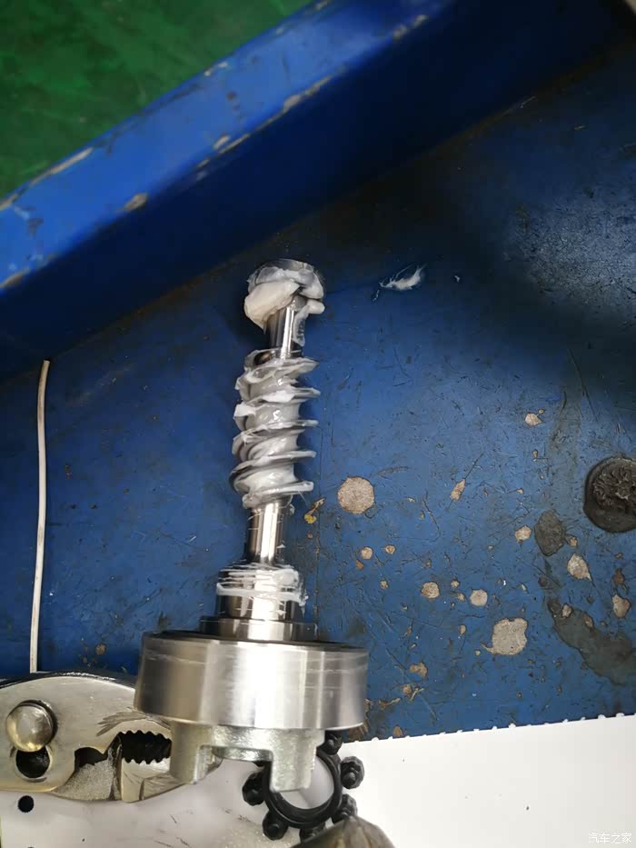 领动打方向盘沙沙响,去4s店检查索赔了蜗杆.