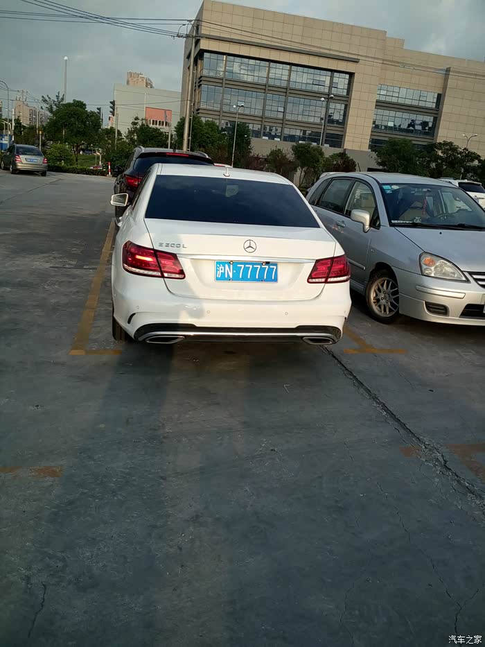 去买菜碰到一辆5个7的车牌