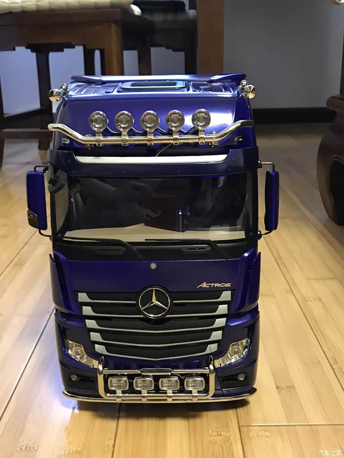 田宫1/14 奔驰3363拖头完成靓照