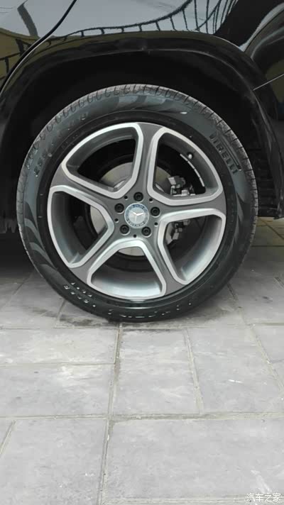 钛灰色高光,说实话  glk的轮毂 这款最好看