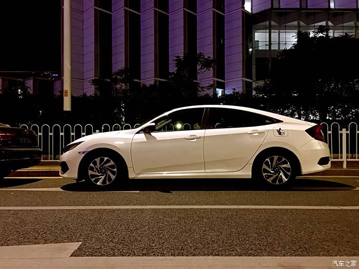 新车落地~白色骚思域广州塔游行