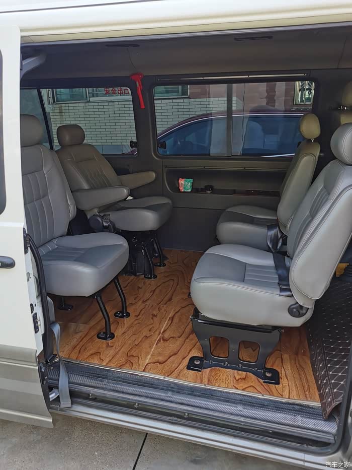 13年长轴12座上海汇众伊思坦纳