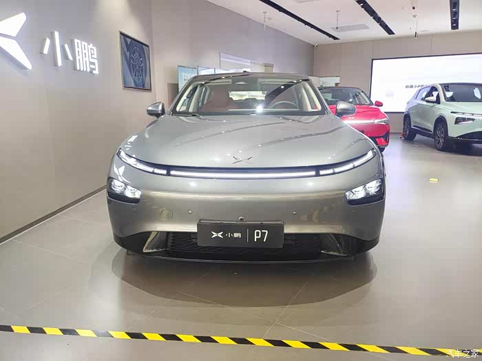 打算买辆智能科技的新能源小鹏p7到店体验