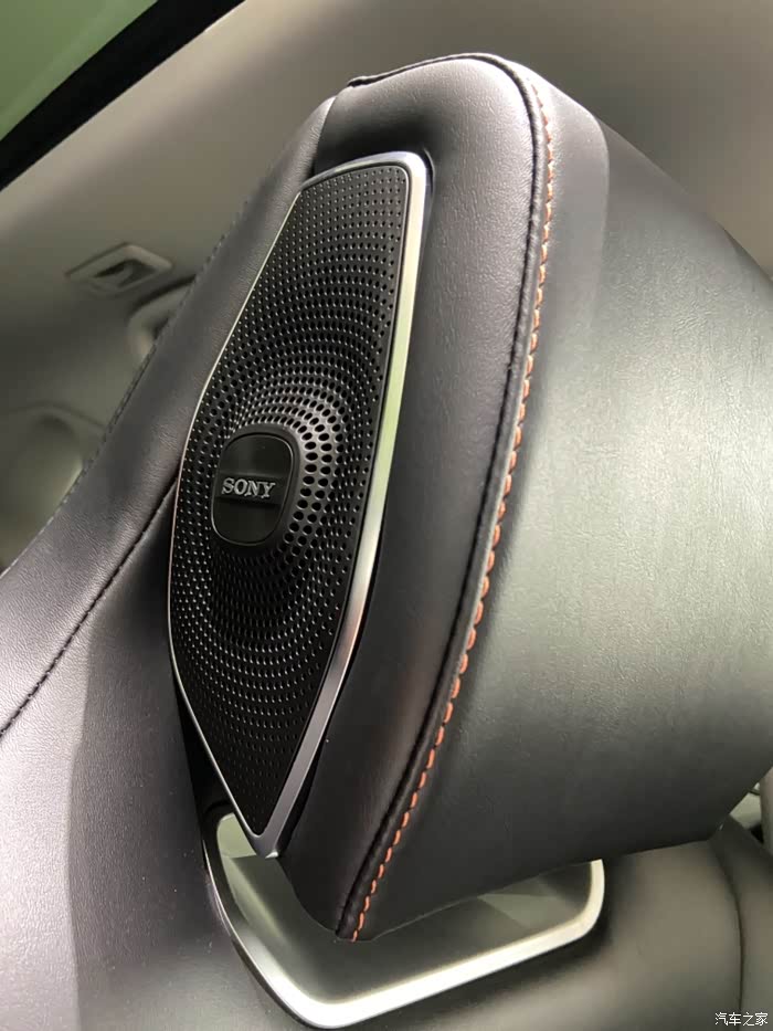 深深被长安unik的头枕式音响吸引到啦