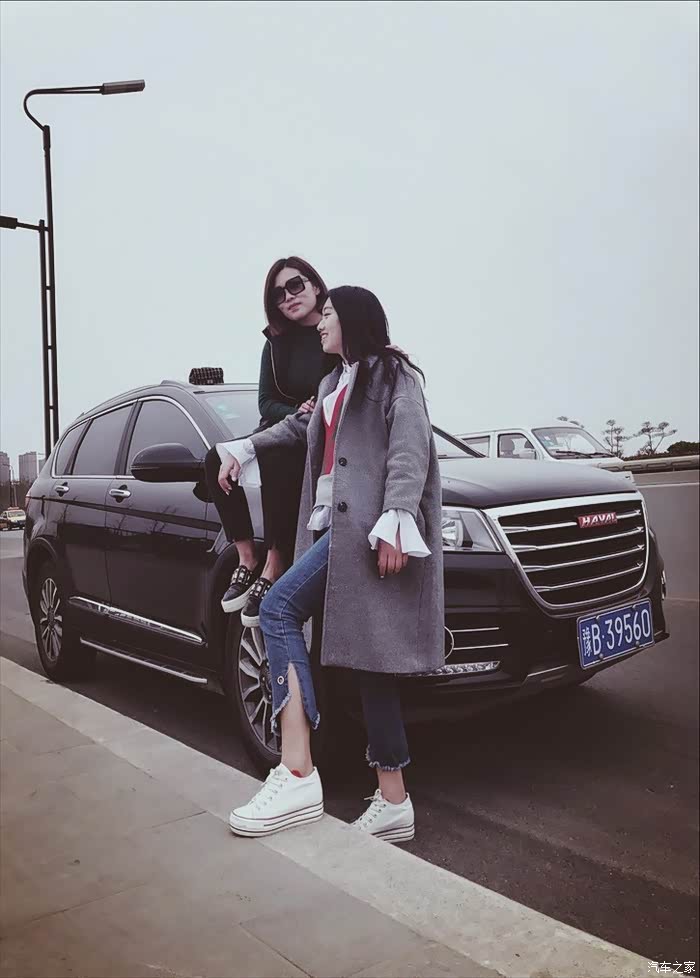 霸王姐妹花,携手哈6 桥上无限拍拍拍,记录属于我们的幸福!