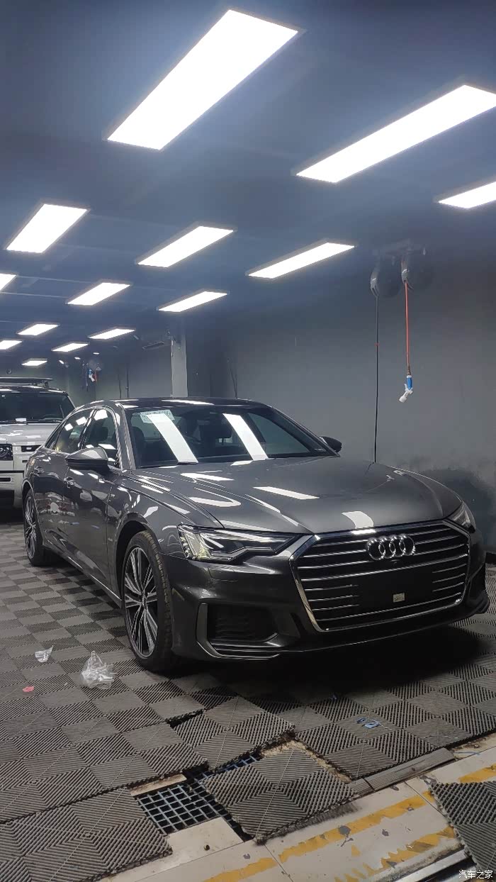 奥迪a6l45甄选四驱天云灰提车作业