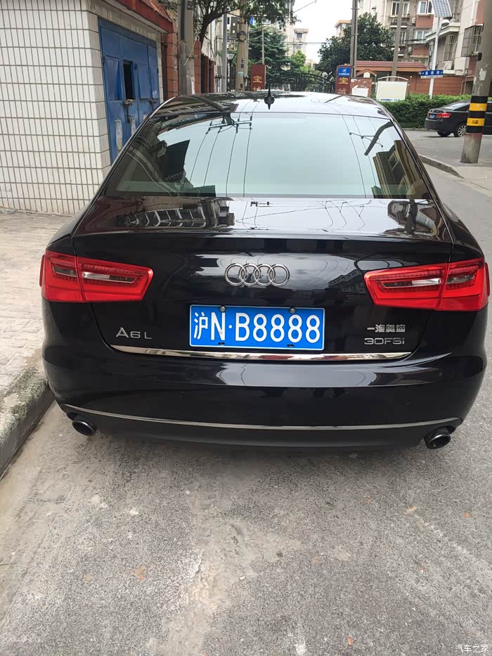 惊现 沪n.00001 号牌