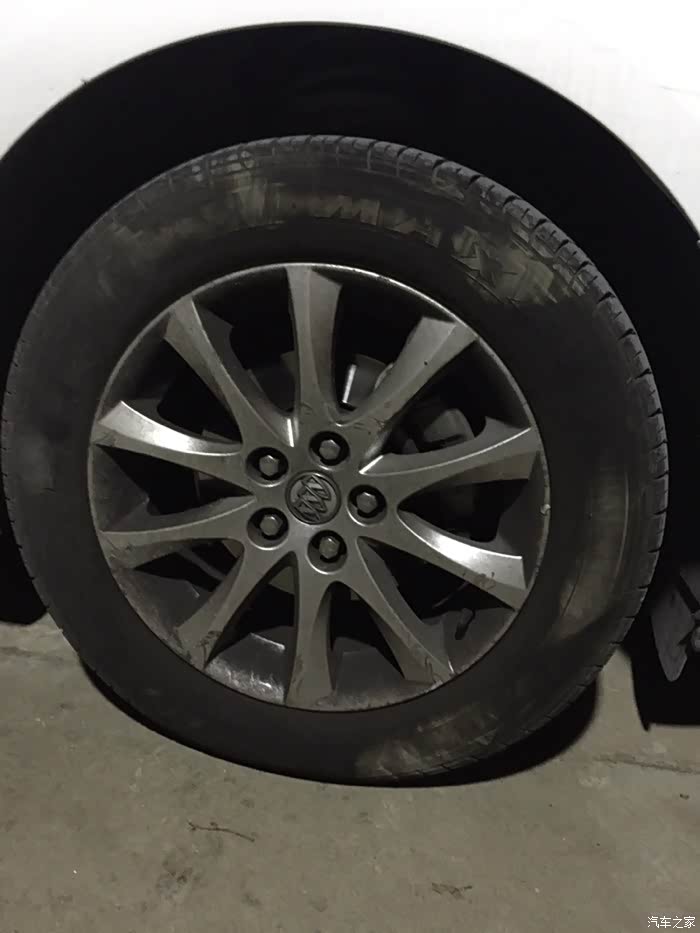 各位大神请教一下别克英朗轮毂黑成这样是什么原因