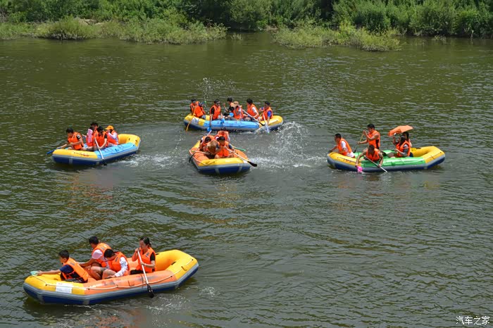河南奔驰车友群芸途旅游重渡沟漂流撕铭牌活动
