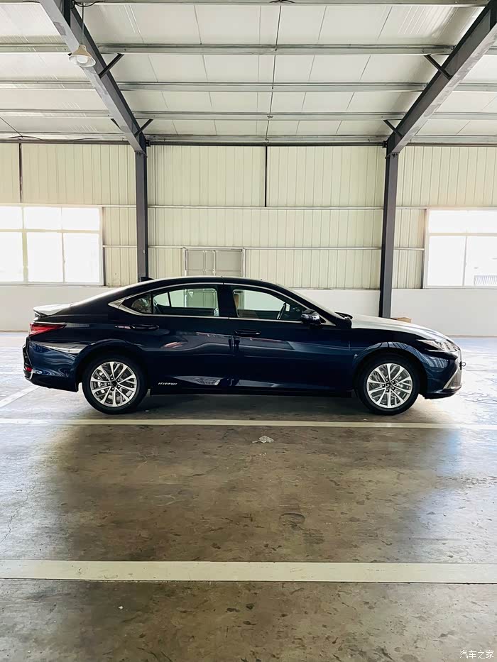 雷克萨斯es300h宝石蓝秋山栗