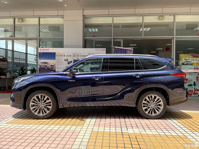 全新汉兰达的宝石蓝,看得我有点心动