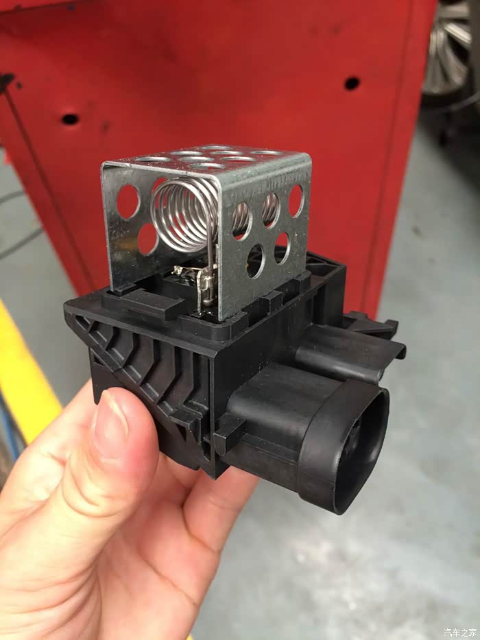 6t空调不制冷,索赔风扇控制盒!