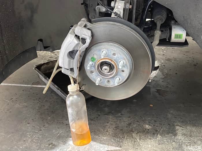 君越更换刹车油