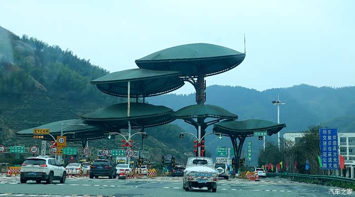 与浙江交界速黄山收费站有特色