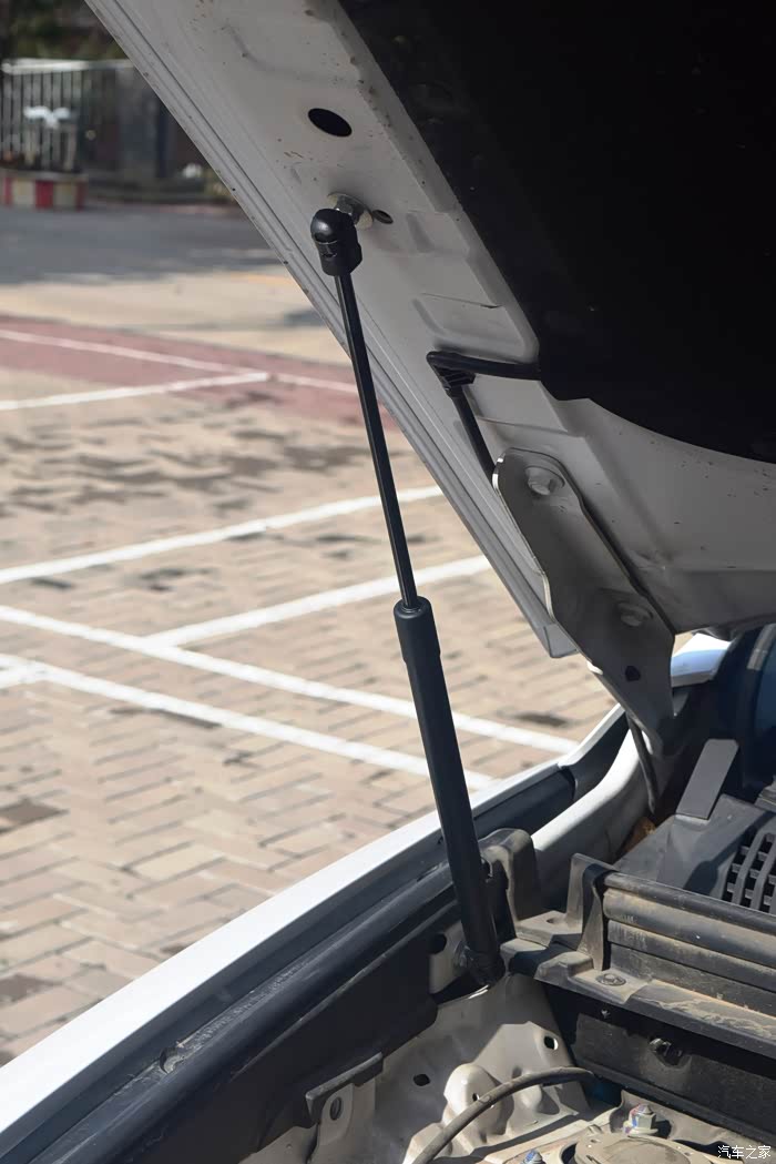 宋pro更换前机盖支撑杆!