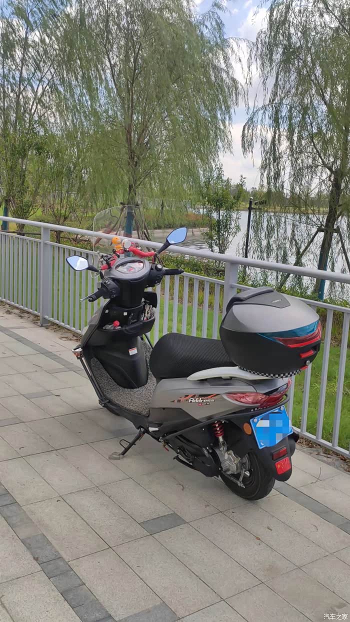 北京入手铃木uu125百年纪念版蚕丝灰色小摩托多图慎入