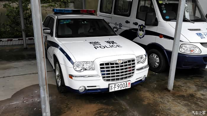 非常稀有的克莱斯勒300c中国警车