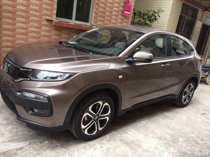 传说中雅韵金xrv(上图)与炫金银xrv