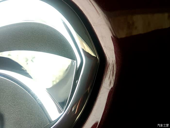 560车漆太薄了,指甲轻轻一滑就划痕,是吗?