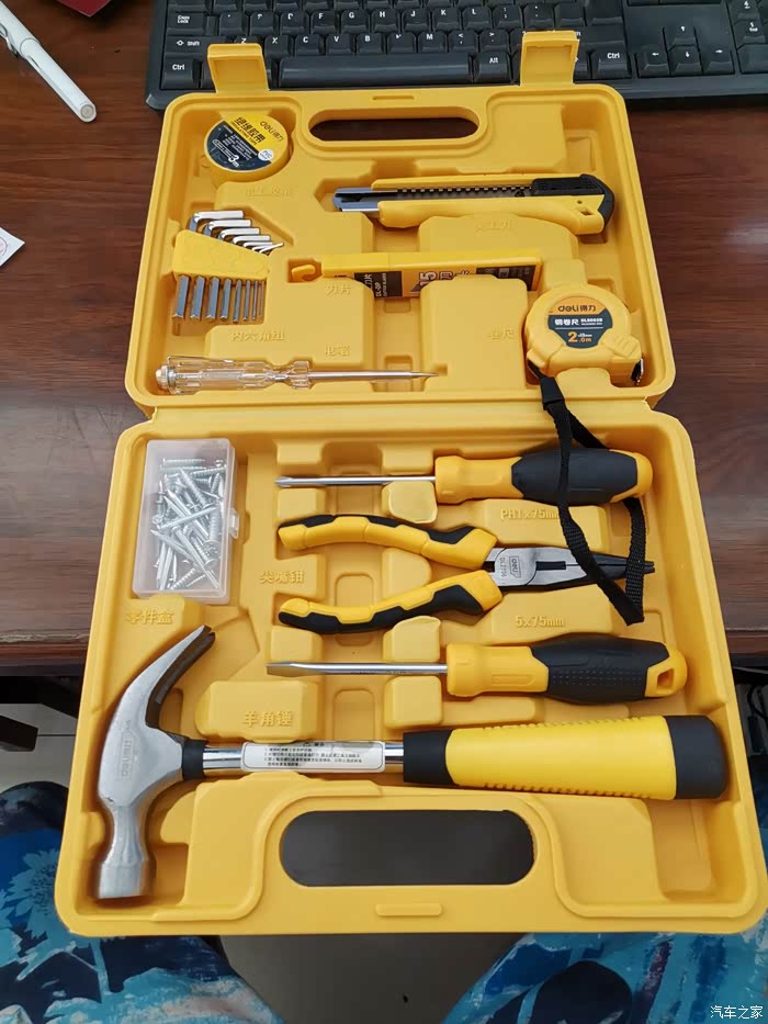 【家家众测】得力多功能五金18件家用工具箱套装开箱展示.
