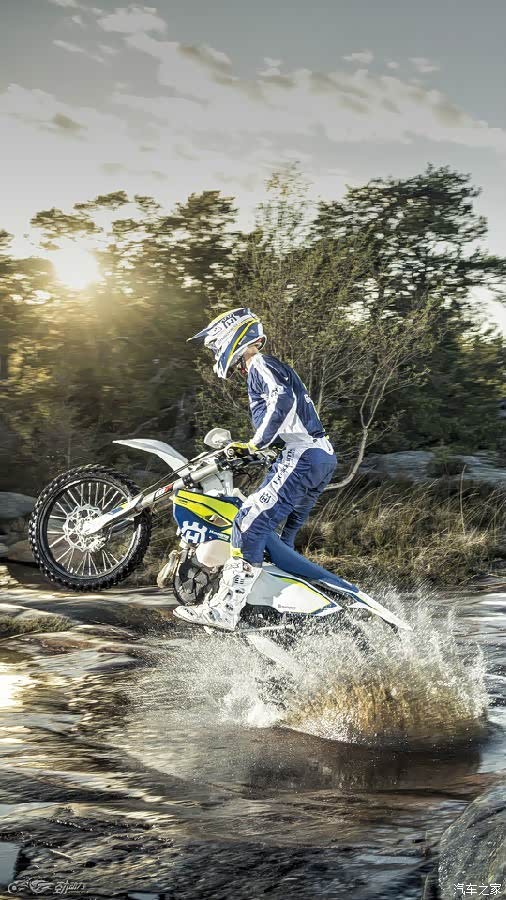 期待已久的越野摩托车壁纸劲动力壁纸一天一期