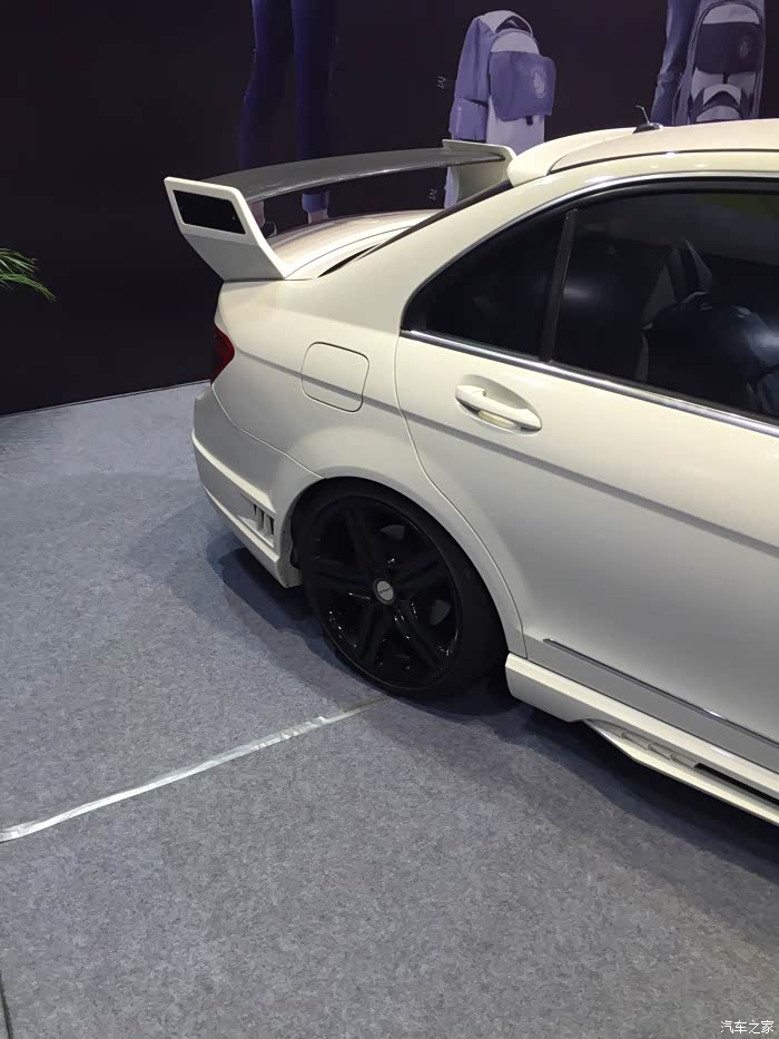 【图】大伙来看看这个c63的尾翼好看嘛_奔驰amg论坛_汽车之家论坛