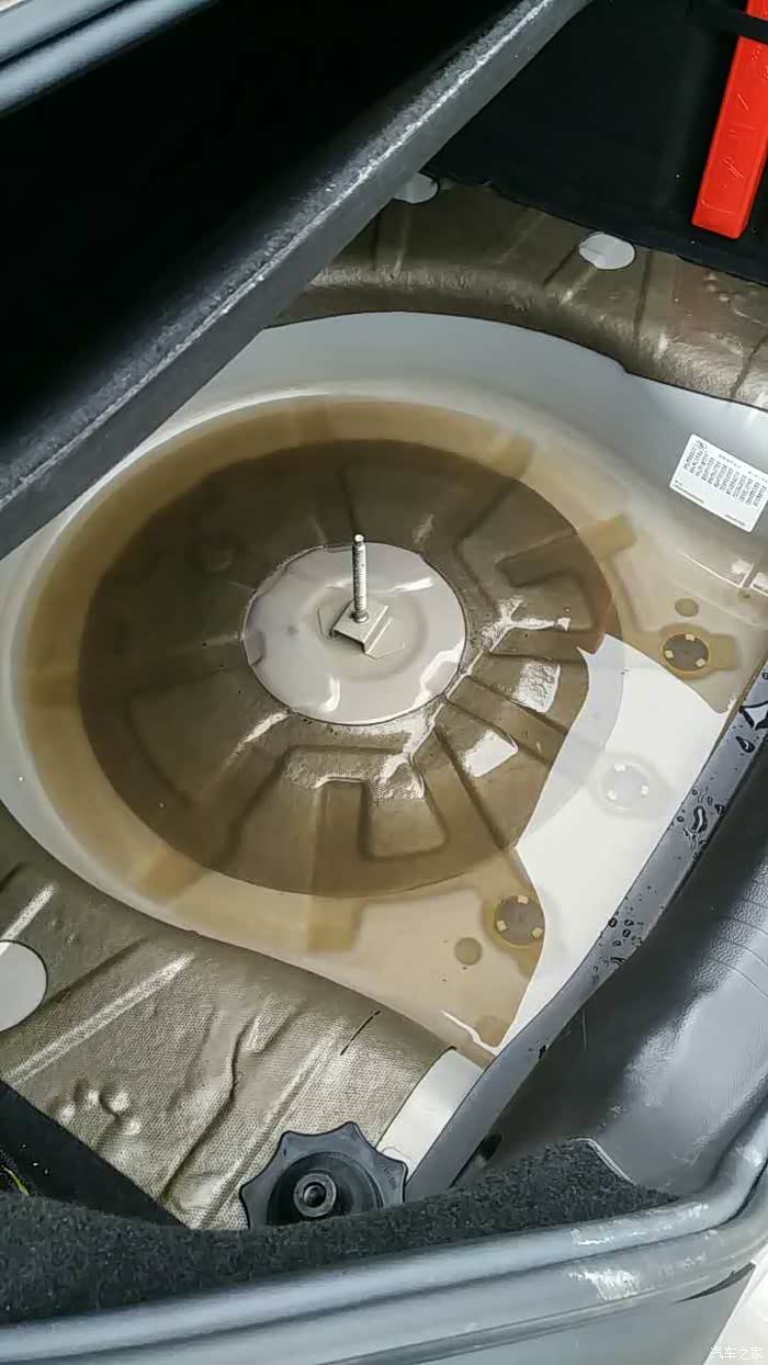 【图】15款君威后备箱能养鱼了