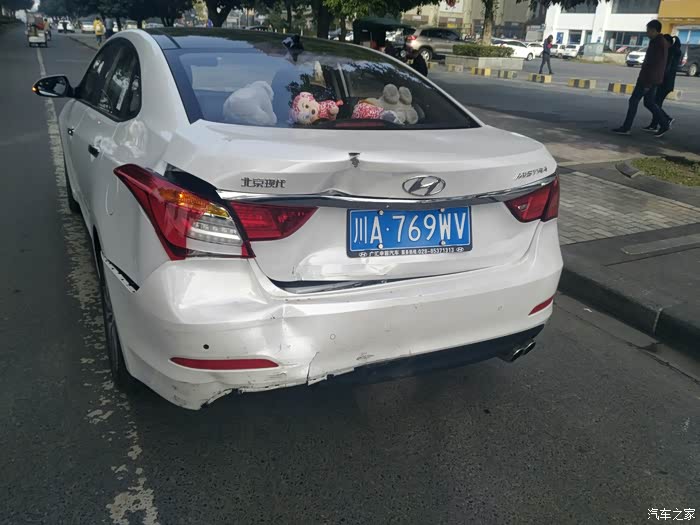 【图】新车被追尾了,香菇蓝瘦啊._名图论坛_汽车之家论坛