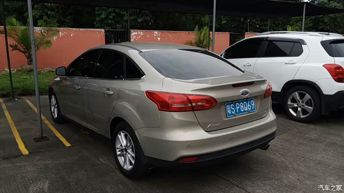 谁有福克斯两厢15款星河银颜色的车求大神给图