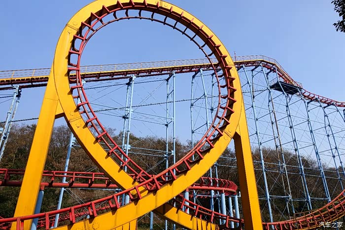 泉的风景区有一个游乐场,1992年就开始建设,应该是南京最早的过山车的