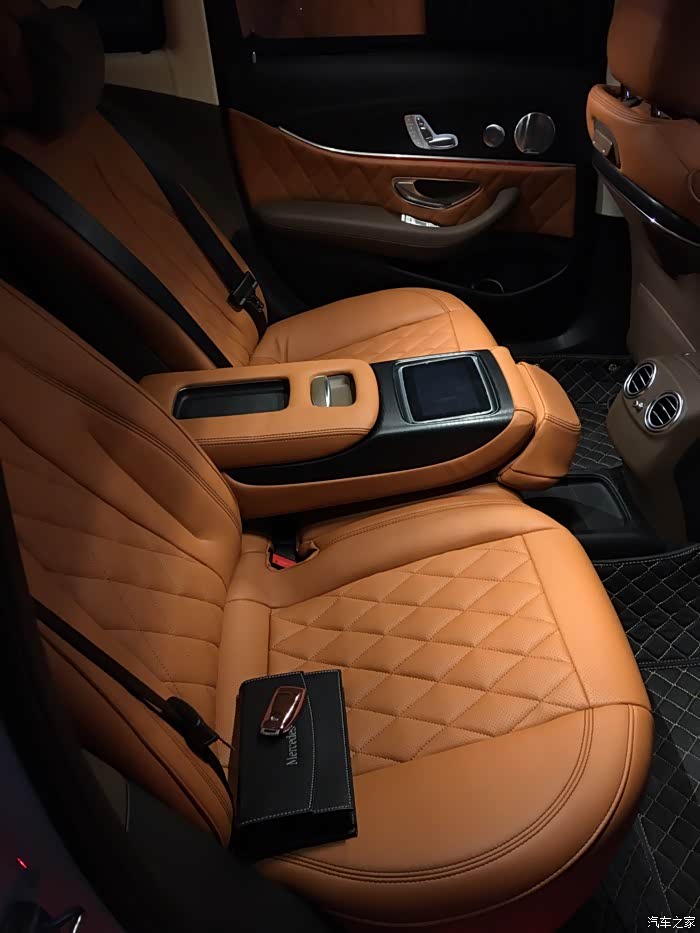 3020 | 回复: 29 奔驰e级论坛 提了不喜欢得e300内饰颜色,后期能改吗?