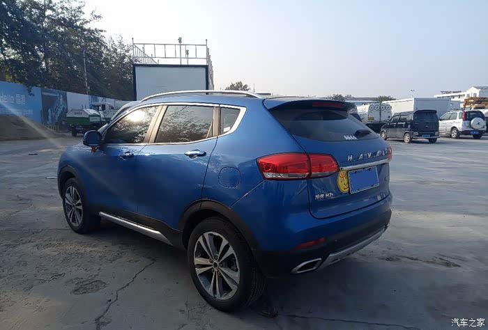 遇见骚蓝色哈弗h2s挺惊艳的