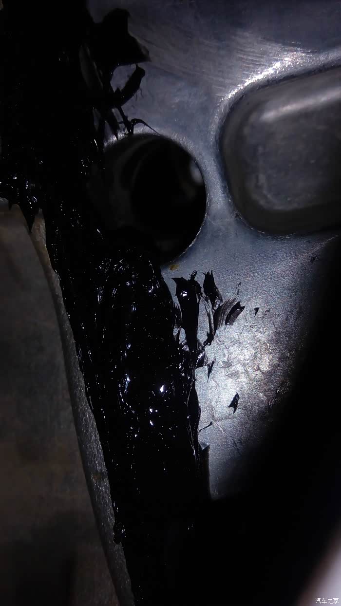 15款桑塔纳后曲轴油封渗油解决了玻璃胶搞定