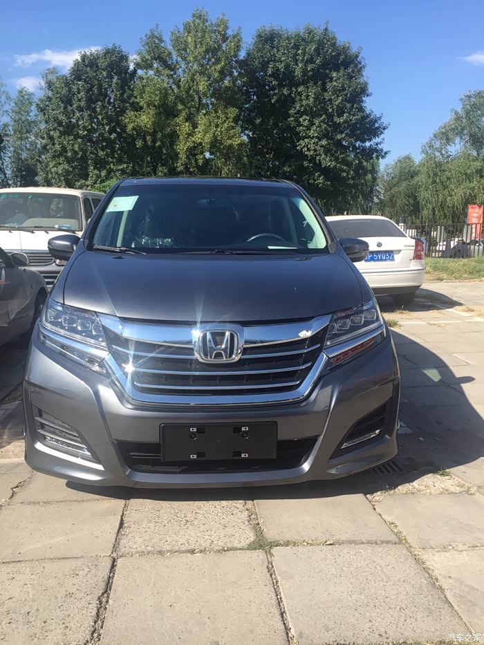 钛金银新艾次顶配,半个月提车!