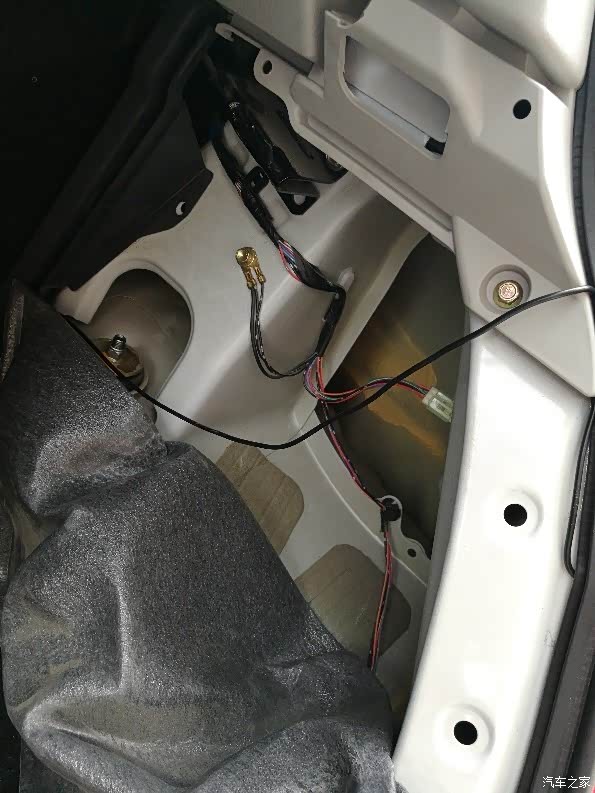 雨燕后备箱的灯