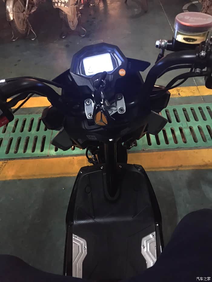 准高三学子喜提雅迪战警电摩!