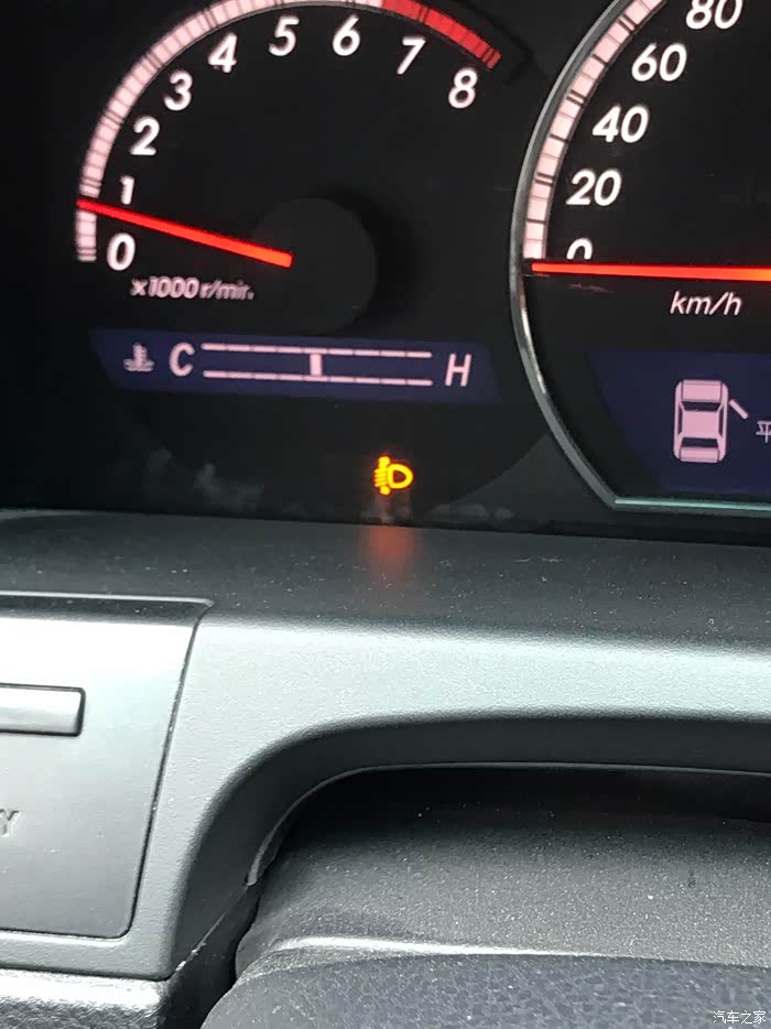 05款皇冠里面一个像雾灯的黄色标志亮了是什么意思