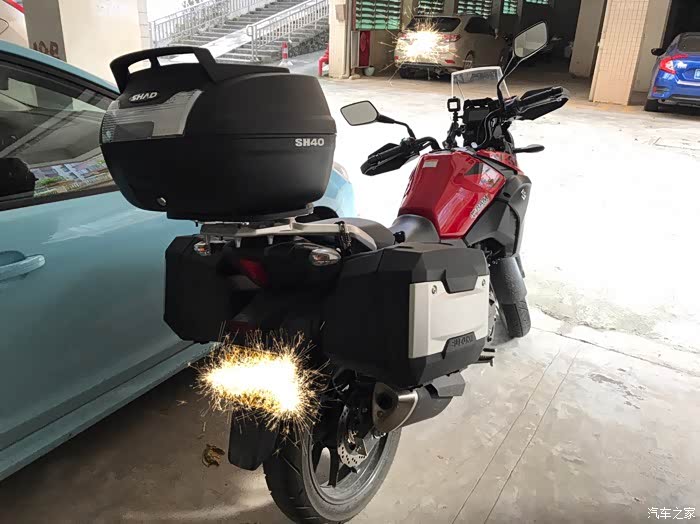 dl250尾箱能装进什么头盔啊好点的轻点的望告之