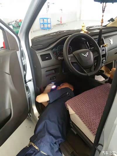 修车师傅慢慢拆心苦!