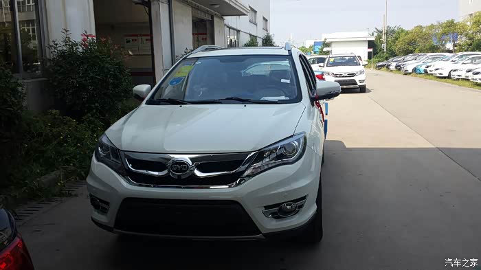 比亚迪s715t白色与大家一起分享