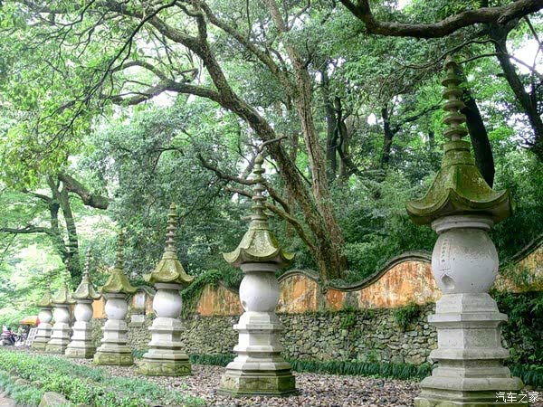 国清寺的七佛塔,为纪念"过去七佛"而建