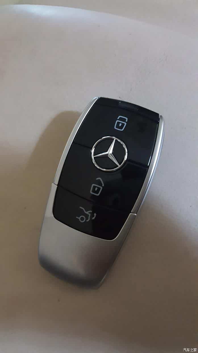 2016款长轴奔驰e300豪华版原厂加装柏林之声多图