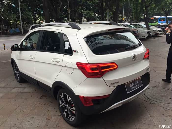 劲爆劲爆劲爆绅宝长灏店偶遇重庆第一台x25白色实车