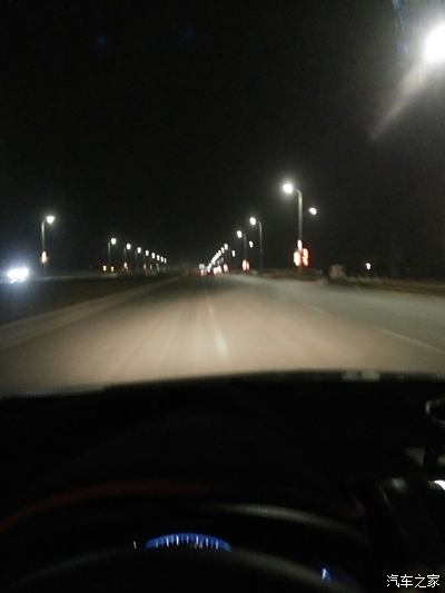 在车上拍的夜晚风景图图片