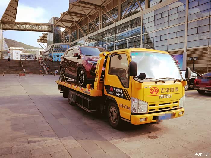 字路口等个红灯离合就突然失灵打双跳在等拖车时间里后面就排成条龙