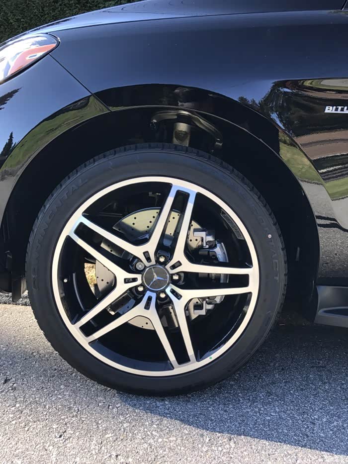 21寸的大轮毂,酷毙了