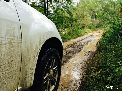 土路烂路石头路干到漓江边